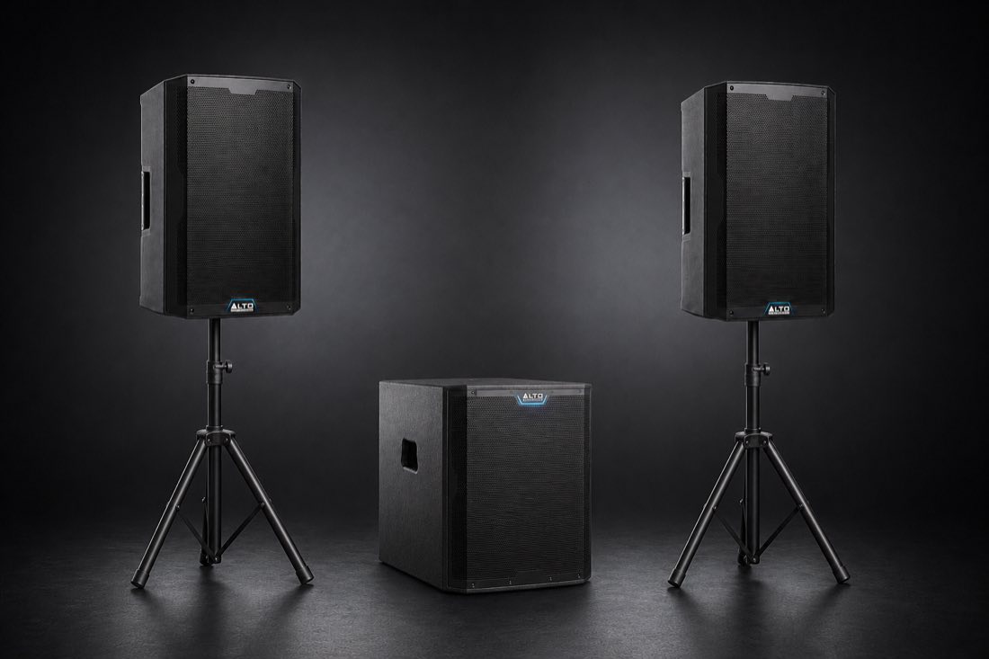Dos altavoces Alto TS415 y subwoofer Alto TS18S — equipo del Pack Karaoke Pro